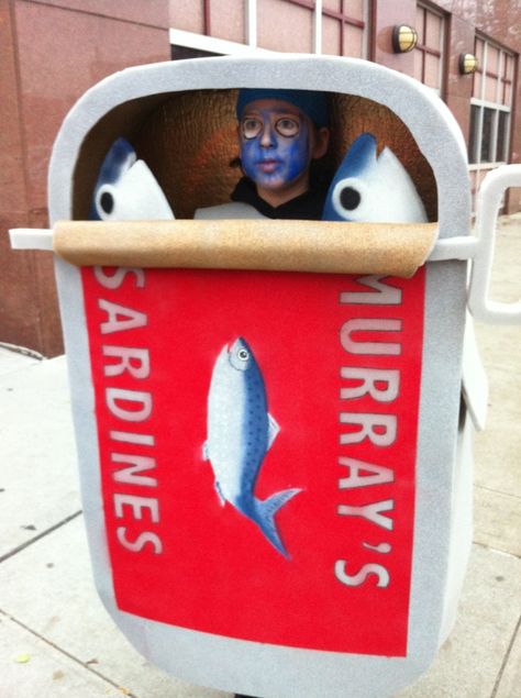 Halloween 2012: Sardine can Sardine Can, Recycled Costumes, Clever Costumes, Box Costumes, Horror Costume, Diy Halloween Costumes For Kids, Diy Halloween Costumes Easy, Halloween Inspo, Family Costumes