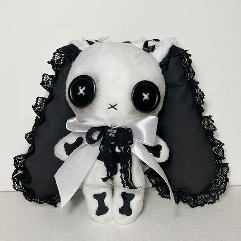 Diy Goth Stuffed Animal, Gothic Bunny Plush, Goth Bunny Plush, Emo Stuffed Animals, Creepy Cute Plushies, Dark Plushies, Alt Plushies, Scary Stuffed Animals, Goth Plushies