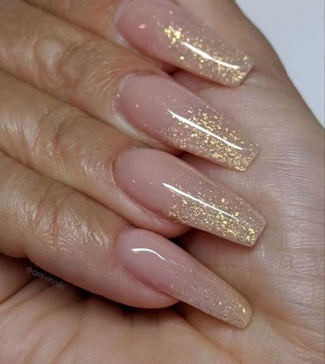 Nails Inspiration Champagne, Gold Tip Nails Coffin, Gold Nails Ideas For Prom, Champagne Nails For Quince, Nail Ideas Champagne, Nails To Match Terracotta Dress, Soft Pink And Gold Nails, Nail Designs For Gel Nails, Cute Champagne Nails