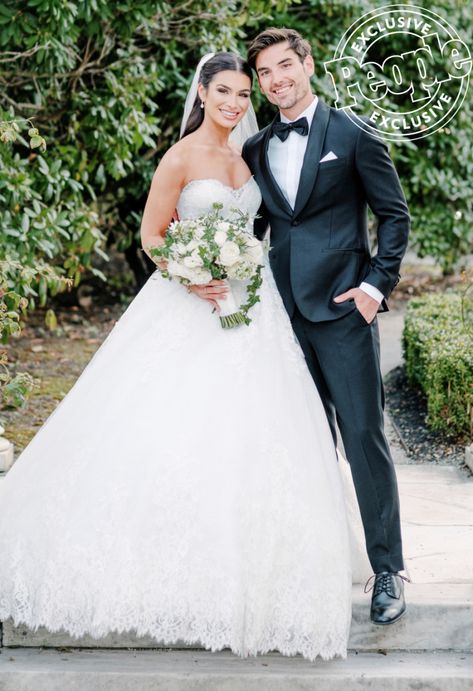 Pooh Wedding, Ashley Iaconetti, Bouquets Ideas, Bachelor In Paradise, Ashley I, Bachelor Nation, Wedding Day Makeup, Weddings By Color, Indian Bridal Hairstyles