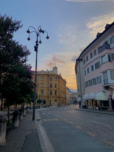 Bolzano, Italy. Beautiful travel destination. Travel Europe. Travel Italy. Italian streets. Aesthetic streets. Sunset. Streets Aesthetic, Bolzano Italy, Streets Of Italy, Calm Life, Life Core, Destination Travel, Street Aesthetic, Italy Street, Italian Aesthetic