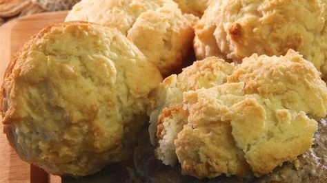 Self-rising flour, milk, and mayonnaise are all you need to whip up a batch of these flavorful biscuits. Mayonnaise Biscuits Recipes, Mayo Biscuits, Mayonaise Biscuits, Mayonnaise Biscuits, Mayonnaise Recipes, Easy Biscuits, Pane Dolce, Mayonnaise Recipe, Homemade Mayonnaise