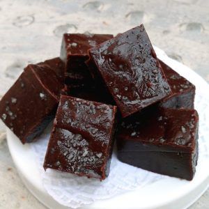 Dark Chocolate Fudge Recipe, Cranberry Fudge, Yummy Things To Bake, Dark Chocolate Desserts, Sweetened Condensed Milk Recipes, Milk Chocolate Recipes, Dark Chocolate Fudge, Fudge Recipes Chocolate, Peanut Butter Fudge