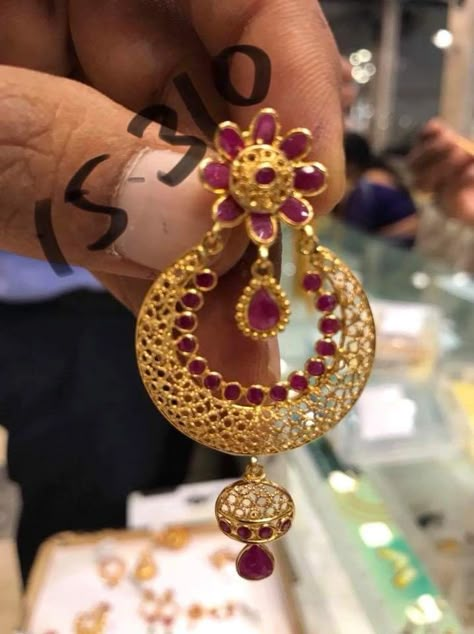 Ruby Chandbali Earrings, Ruby Chandbali Earrings Gold, Gold Chandbali Earrings Design, Chandbali Earrings Gold, Gold Jewellery India, Gold Jewelry Prom, Chand Bali, Jhumka Designs, Ear Tops