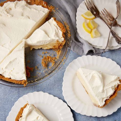 Classic Lemon Icebox Pie with Condensed Milk Sugar Free Mousse, Keto Lemon Pie, Cannoli Cheesecake, Easy Cannoli, No Bake Lemon Pie, Pie No Bake, Cheesecake Pie Recipes, Ready Made Pie Crust, Lemon Icebox Pie