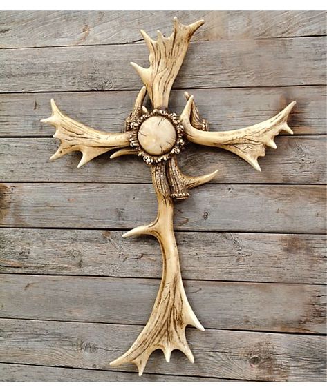 Love my cabin decor! Hirsch Silhouette, Antler Projects, Deer Antler Crafts, Antler Ideas, Deer Antler Decor, Antlers Decor, Antler Crafts, Black Forest Decor, Western Cross