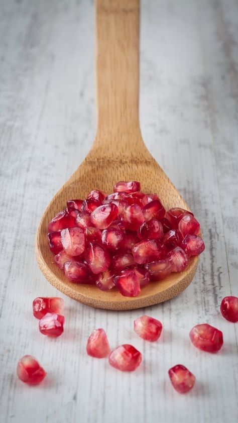 Fresh Herb Recipes, Favorite Christmas Desserts, Pomegranate Recipes, Canned Peaches, Pomegranate Seeds, Crockpot Recipes Easy, Popular Recipes, Frugal Living, Creative Food