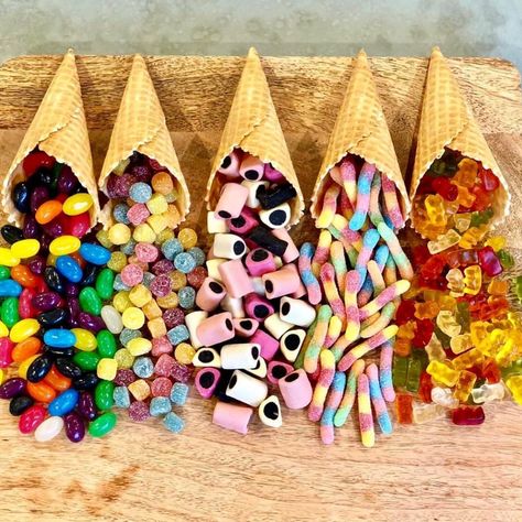 Cute way to present lollies on a board 🍭Have a super sweet day everyone. #food #lollies #cones #icecream Baked Potato Dinner, Easy Taco Recipes, Candy Board, Potato Dinner, Dessert Platter, Charcuterie Inspiration, King Birthday, Snack Board, Party Food Platters