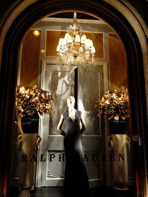 Shopping In Paris, Ralph Lauren Store, Luxury Windows, Decoration Vitrine, Fashion Displays, Store Window Display, Window Display Design, Retail Windows, Store Windows