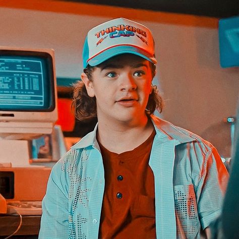 Stranger Things Shifting Script, Profile Pic Tiktok, Dustin Henderson Aesthetic, Dr Brenner Stranger Things, Stranger Things Widgets, Dustin And Steve Stranger Things, Stranger Things Gaten Matarazzo, Stranger Things Book, Dr Brenner