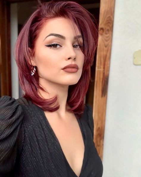 Short Red Hair, Red Hair Inspo, Wine Hair, Burgundy Hair, Hair Color And Cut, Red Hair Color, Hair Inspiration Color, Aesthetic Hair, Gorgeous Hair