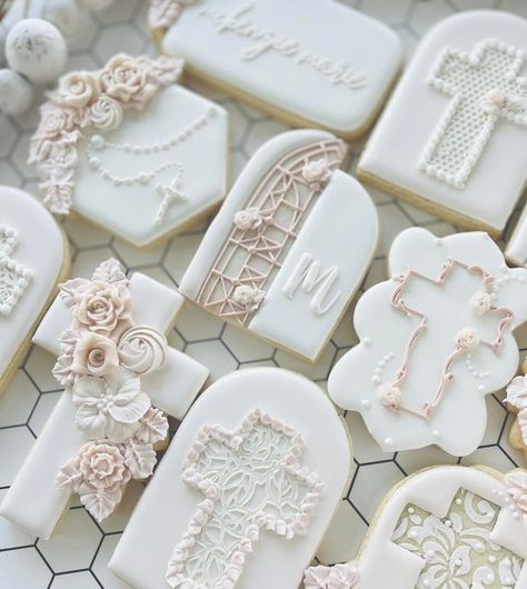 Christening Cookies, Using Fondant, Cross Cookies, Baptism Cookies, Cookie Sets, Royal Icing Flowers, Icing Flowers, Fondant Tutorial, Cute Snacks