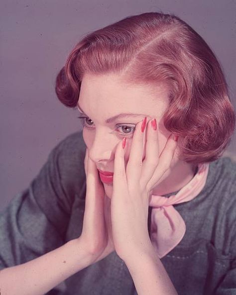 Red nail varnish | 1955 Silver Screen Actresses, Red Nail Varnish, Gold Manicure, Retro Updo, Bright Red Nails, 1940s Hairstyles, Vintage Nails, Kelly Osbourne, Pretty Nail Designs