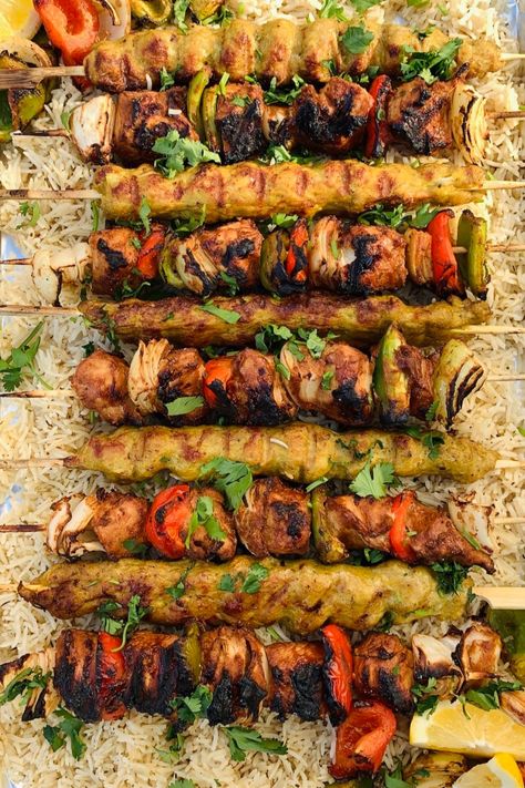 Try this amazing BBQ Rice Platter which is super easy and uses minimal basic spices and yet extremely flavourful. It is inspired by middle eastern cuisine and has tender Joojeh Kabab as well as Beef Koobideh Kabab served on a bed of plain pulao rice. Serve it as is on a large platter or pair with side some fresh greens and garlic potatoes. It is truly a must for any BBQ lover. Koobideh Kebab, Food Platter Ideas, Kebab Platter, Bbq Rice, Rice Platter, Pulao Rice, Middle Eastern Cuisine, Platter Ideas, Ramadan Iftar