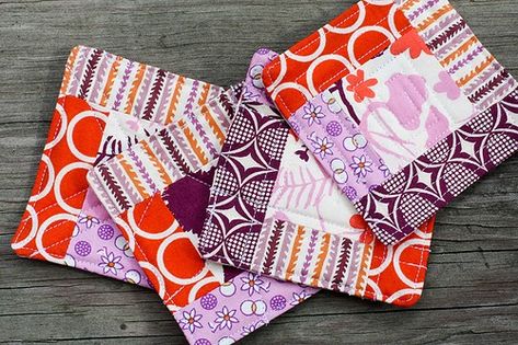 The craft blog of pattern designer Jeni Baker. Creative adventures in quilting, sewing, and color. Plus free sewing and quilting tutorials. Coaster Tutorial, Quilted Coasters, Mug Rug Patterns, Beautiful Friendship, Quilted Potholders, Fabric Coasters, Small Sewing Projects, Mini Quilts, Easy Sewing Projects