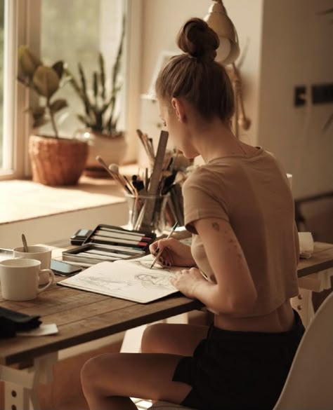 Sitting At Desk Pose, Writing Photoshoot, Artsy Aesthetic, Piece Of Paper, Artist Aesthetic, Art Organization, Foto Poses, 인물 사진, Book Photography