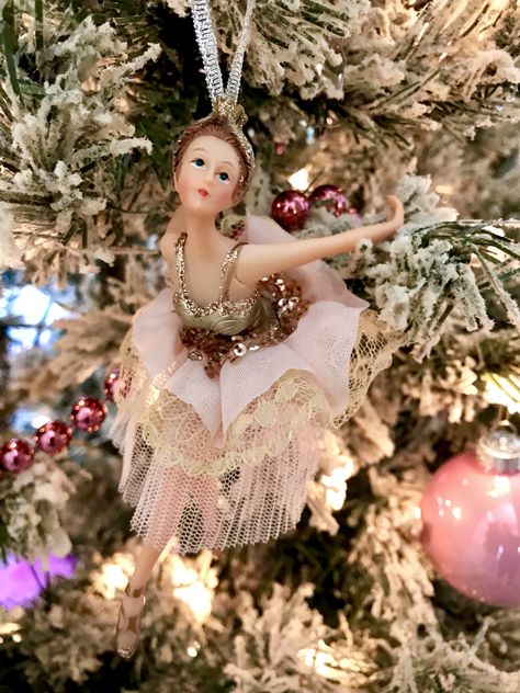 Pink Ballet Christmas Tree, Nutcracker Clara Aesthetic, Nutcracker Christmas Tree Pink, Ballet Themed Christmas Tree, Vintage Nutcracker Images, Sugarplum Christmas Decor, Sugarplum Fairy Aesthetic, Pink Christmas Aesthetic Vintage, Christmas Ornaments Aesthetic