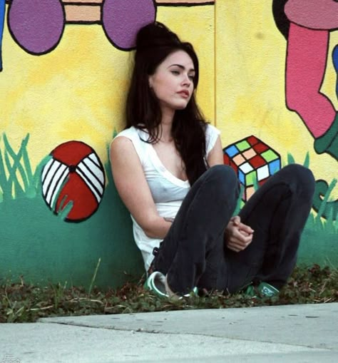 Meghan Fox, Jennifer's Body, Megan Fox, It Girls, On The Ground, It Girl, Pretty People, Graffiti, Fox