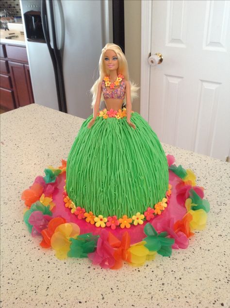 Luau hula skirt Barbie cake Hawaiian Barbie Cake, Doll Cake Buttercream, Hawian Party, Barbie Parties, Luau Birthday Cake, Luau Party Cakes, Luau Desserts, Kids Luau Parties, Barbie Cake Designs