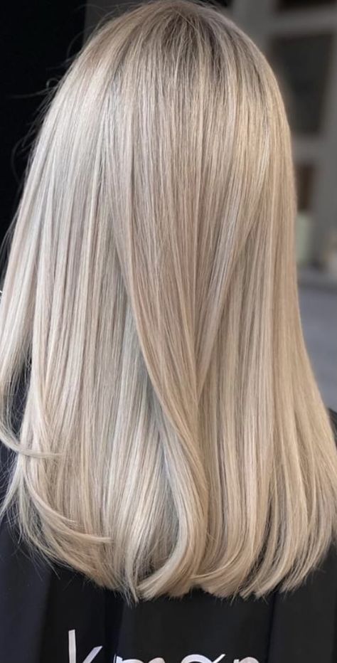 Dark Blonde Lob Straight, Sand Blonde Hair With Highlights, Platinum Champagne Blonde, Sophisticated Blonde Hair, Champagne Beige Blonde Hair, Blonde Balayage Neutral, Champagne Blonde Hair With Highlights, Icy Champagne Blonde Hair, Pale Beige Blonde Hair