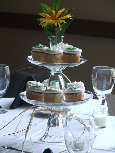 Tiered Cupcake Centerpiece | Flickr - Photo Sharing! Cupcake Centerpieces, Cheap Wedding Table Centerpieces, Bakery Catering, Wedding Decorations Table, Cupcake Wedding, Expensive Flowers, Wedding Motifs, Cupcake Display, Quirky Wedding