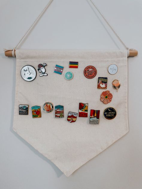 National Park Display Ideas, Display Souvenirs Ideas, National Park Souvenir Ideas, Travel Pins Collection, National Park Patches Display Ideas, Pin Collection Displays, Travel Display, Enamel Pin Design, Souvenir Display