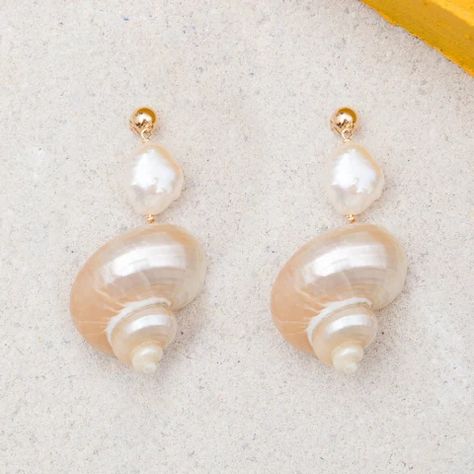 Shell And Pearl Necklace, Puka Shell, Boho Choker, Freshwater Pearls Earrings, Valentines Jewelry, Shell Jewelry, Pearl Types, Shell Earrings, Freshwater Pearl Necklaces