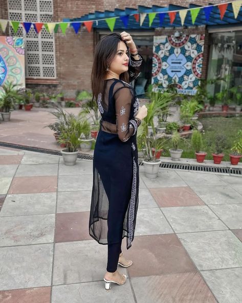 Kurti Poses, Chikankari Tops, Black Kurti, Anarkali Dress Pattern, Hot Dresses Tight, Stylish Short Dresses, Desi Fashion Casual, Casual Indian Fashion, Long Kurti Designs