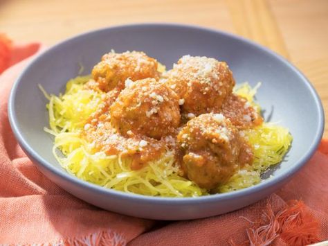 Pumpkin Meatballs, Meatballs And Spaghetti, Joy Bauer Recipes, Joy Bauer, Tomato Sauce Recipe, Turkey Meatballs, Sauce Tomate, Spaghetti Squash, Sauce Recipe