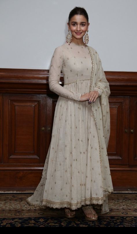 Cream Colour Dress Indian, Cream Color Anarkali Indian Outfits, White Bridal Anarkali, Cream Colour Anarkali Dress, High Neck Anarkali Dress, Gorget Dress Design, White Suits For Women Indian, Designer Indian Dresses, Outfit From Scratch