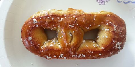 Homemade Soft Pretzels: Wawa Pretzel Copycat Plus 4 Bonus Recipes - Toddler Meal Tips Pretzel Dogs Recipe, Homemade Pretzels Recipe, Pretzel Dog, Pretzel Dogs, Pretzel Dough, Soft Pretzel Recipe, Homemade Pretzels, Homemade Soft Pretzels, Soft Pretzel