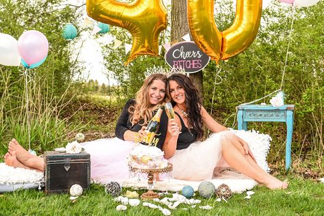 Besties Pics, Bff Party, Girlfriends Photoshoot, 40th Birthday Themes, Adult Cake Smash, Bff Photo, Cake Photoshoot, Friends Pics, Bestie Birthday