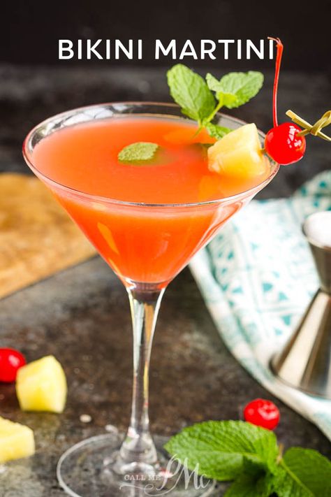 Summer Martini Recipes, Martini Recipes Easy, Cheesecake Strawberries, Martini Recipes Vodka, Martinis Drinks, Cocktail Martini, Summer Drinks Alcohol, Baked Cheesecake, Fitness Humor