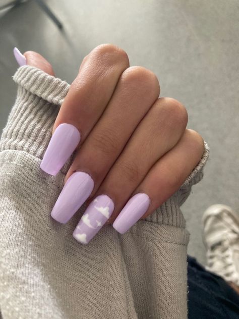 Pastel Purple Nails Aesthetic, Pastel Lilac Nails, Pastel Purple Nail Ideas, Nails Nubes, Nail Designs Lilac, Short Lilac Nails, Lilac Nail Designs, Pastel Purple Nails, Lila Nails