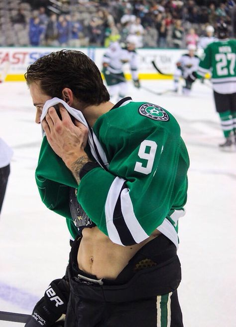 Tyler Seguin Jasper Gervais, Dallas Stars Hockey, Hockey Quotes, Stars Hockey, Hot Hockey Players, Jonathan Toews, Tyler Seguin, Hockey Boys, Hockey Girls