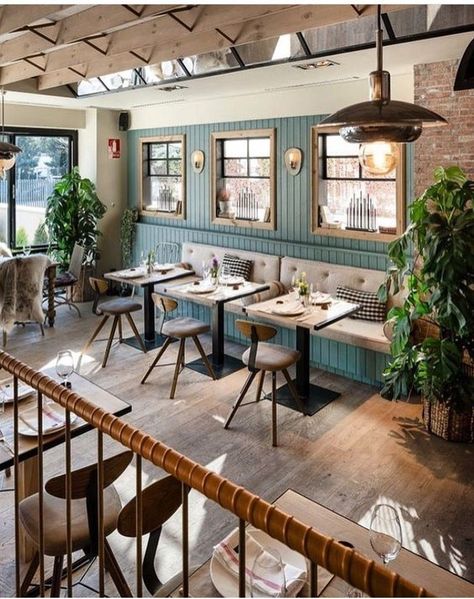 Small Restaurant, Small Restaurants, Cozy Coffee Shop, Coffee Shops Interior, Luxury Restaurant, Coffee Shop Design, Tables And Chairs, Coffee Shop Decor, Cafe Interior Design