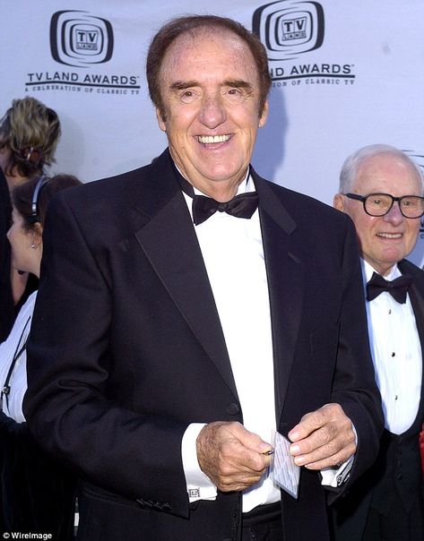 Jim Nabors, who starred in 1960s hit Gomer Pyle, died Thursday aged 87 in Hawaii Gomer Pyle, Jim Nabors, Living In Hawaii, The Andy Griffith Show, Andy Griffith, Tv Land, Rock And Roll Bands, Classic Tv, Funny People