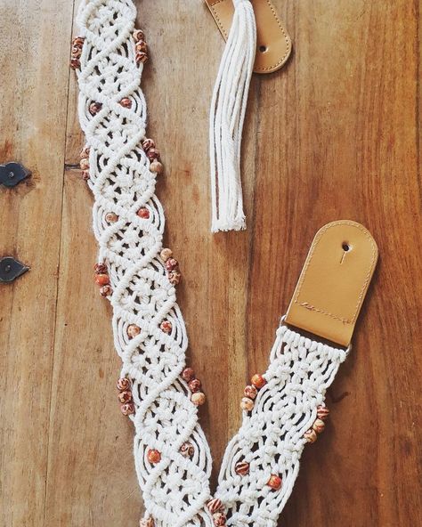 Made this beauty not so long ago such a fun project! Macrame Guitar Strap Diy, Macrame Guitar Strap, Guitar Straps Diy, Macrame Knots Pattern, Macrame Wall Hanging Diy, Macrame Wall Hanging Patterns, Guitar Straps, Macrame Patterns Tutorials, Macrame Bag