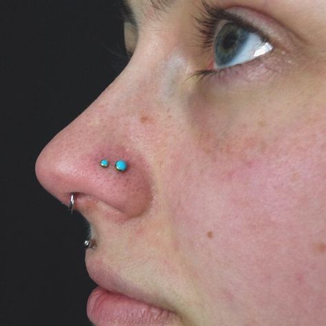 Double Nostril Piercing Same Side, Double Nostril, Double Nostril Piercing, Pretty Piercings, Philtrum Piercing, Nostril Piercing, Double Stud, Body Modification, Dope Jewelry