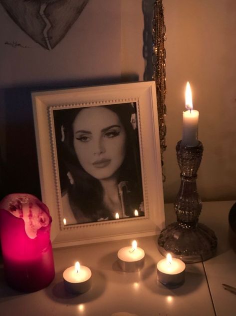 Witch Girl Aesthetic, Lana Del Rey Bedroom Aesthetic, Lana Del Rey Candle, Lana Del Rey 90s, Witch Summer, Candles Witch, Lana Aesthetic, 90s Hippie, Lana Del Rey Love