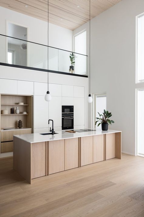 Kitchen With High Ceilings, Modern Minimalist Kitchen, Minimalist Kitchen Design, 아파트 인테리어, Wooden Floors, Kitchen Room Design, Kitchen Inspiration Design, Interior Modern, Wooden Kitchen