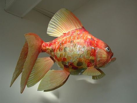 Paper Mache Giant Goldfish, Paper Mache Projects, Paper Fish, Paper Mache Animals, Paper Mache Clay, Paper Mache Art, Paper Mache Sculpture, Paper Mache Crafts, Fish Crafts