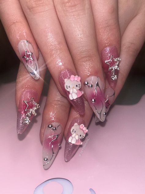 Nails With Dangle Charms, Nails Hello Kitty, Nail Organization, Paznokcie Hello Kitty, Hello Kitty Nails Art, Butterfly Makeup, Kitty Nails, Grunge Nails, Blush Nails