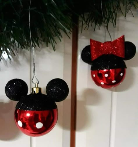 Mickey And Minnie Ornaments Diy, Mickey Ornaments Diy, Disney Ornaments Diy Ideas, Diy Disney Christmas Decorations, Disney Christmas Decorations Diy, Disney Diy Christmas Ornaments, Mickey Ornaments, Disney Christmas Tree Decorations, Disney Baubles