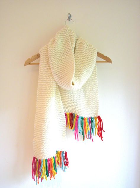 Nevermind the article, this scarf is adorable 😍 Crochet Unicorn, Hand Knit Scarf, Circular Knitting, Knitting Accessories, Loom Knitting, Crochet Scarves, Crochet Shawl, Machine Knitting, Knitting Inspiration