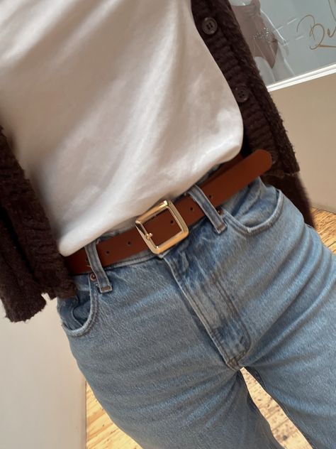 Light Brown Belt Outfit, Outfit With Belts Women, Womens Belt Outfit, Brown Leather Belt Outfit, Brown Belt Outfit Jeans, Jeans With Belts For Women, Jeans And Belt Outfit, Jeans With Belt Outfit, Brown Belt Outfit Women