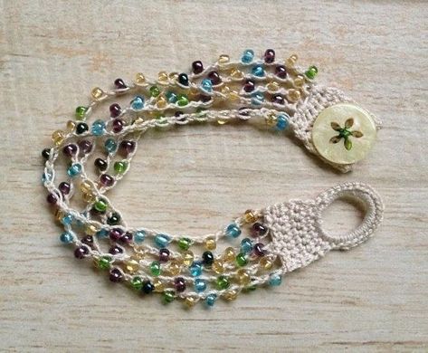 Bracelet With Beads, Crochet Bracelet Pattern, Beach Jewelry Boho, Crochet Beaded Bracelets, Knit Jewelry, Crochet Jewelry Patterns, Daisy Jewelry, Beachglass Jewelry, Crochet Bracelet