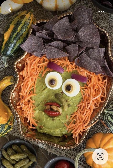 Halloween Appetizers For Adults, Halloween Appetizers Easy, Halloween Party Appetizers, Halloween Food Appetizers, Guacamole Dip, Halloween Foods, Halloween Fest, Fun Halloween Food, Easy Halloween Food