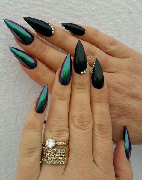 Chrome Stiletto Nails, Witchy Nails, Stiletto Nail Art, Nails Design With Rhinestones, Stiletto Nails Designs, Dark Nails, Halloween Nail Designs, Creative Nails, Chrome Nails