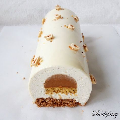 Gourmet Christmas, Fancy Desserts Recipes, Glaze For Cake, Cake Roll Recipes, Sweet Treats Desserts, Gourmet Desserts, Winter Desserts, Caramel Pecan, Christmas Food Desserts